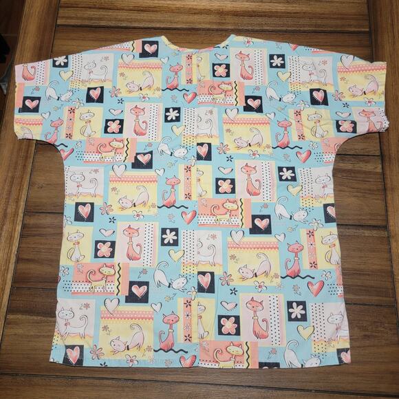 Cats & Hearts Scrub Top (High Quality Basic Scrubs) - Size Small - Picture 3 of 4